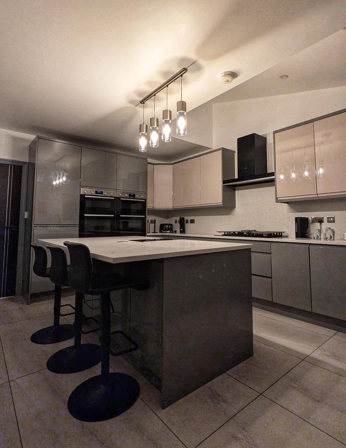 Beautiful 5 Bedroom Home Sleeps 12 People In Manchester Exterior foto