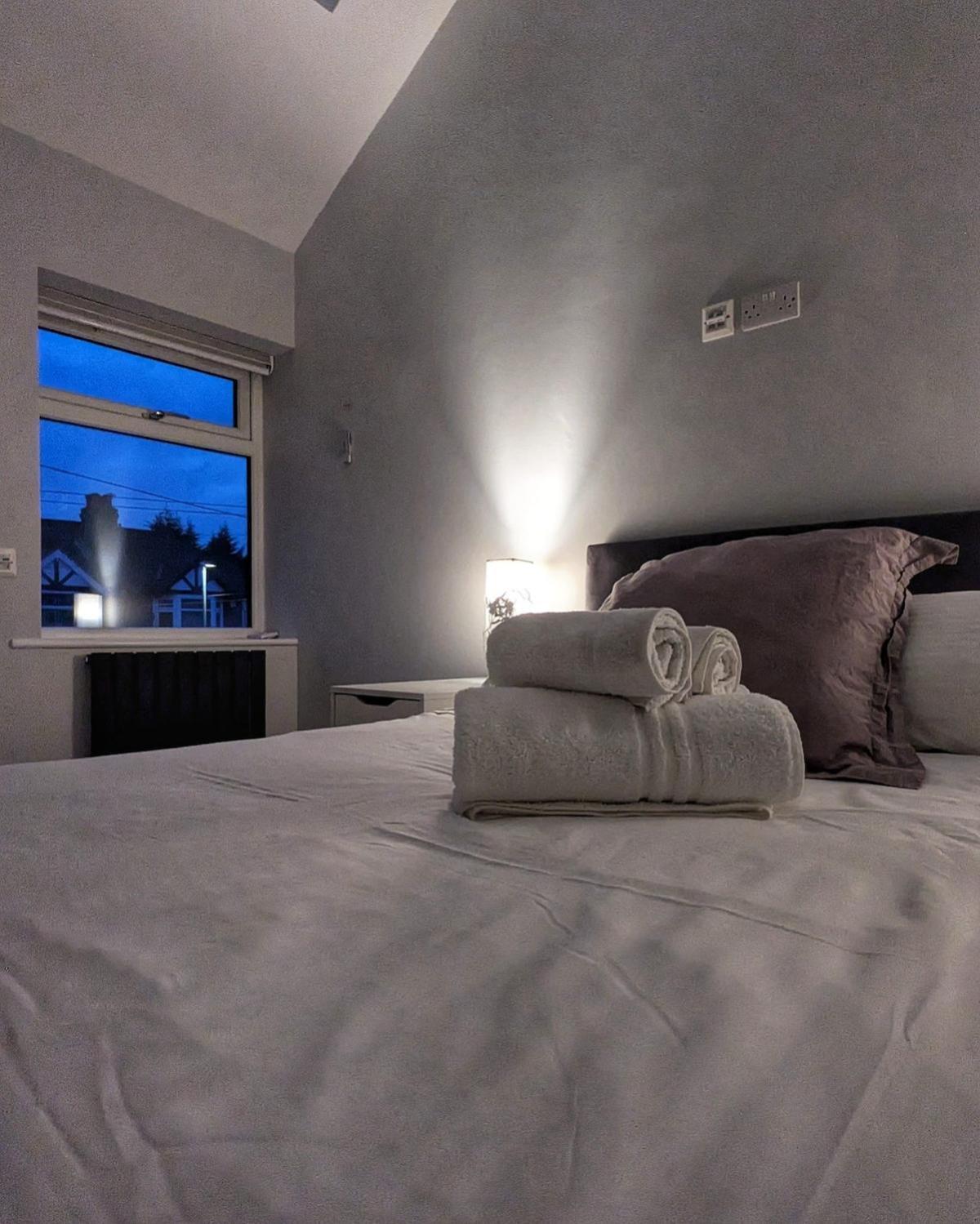 Beautiful 5 Bedroom Home Sleeps 12 People In Manchester Exterior foto